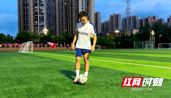 足球是一种 足球是一种