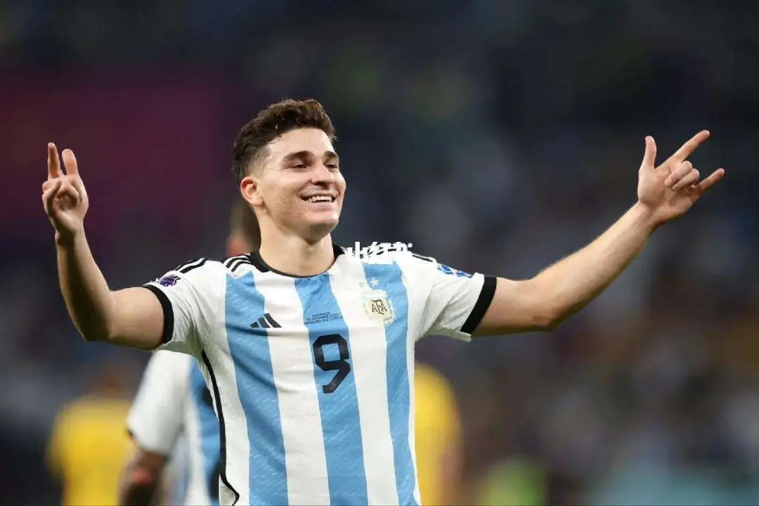 半场就被换, img, 搭档双前锋 半场就被换, img, 搭档双前锋